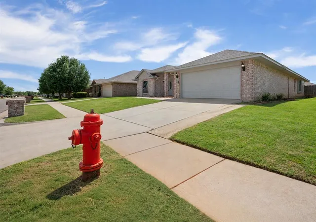 2nd image of 909 Greenfield Ave, Yukon, OK 73099 | MLS# 1239738