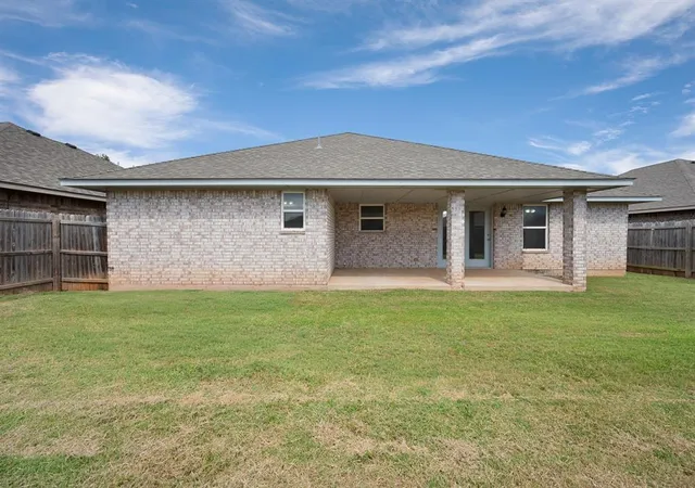 36th image of 909 Greenfield Ave, Yukon, OK 73099 | MLS# 1239738