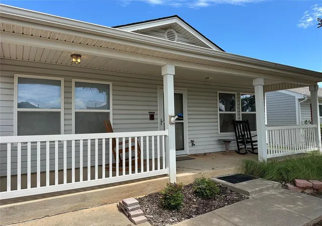 2nd image of 501 Poppy Ln, Norman, OK 73069 | MLS# 1239741
