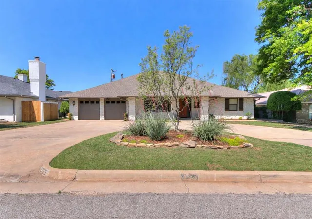 2nd image of 2725 Nw 58th St, Oklahoma City, OK 73112 | MLS# 1239742