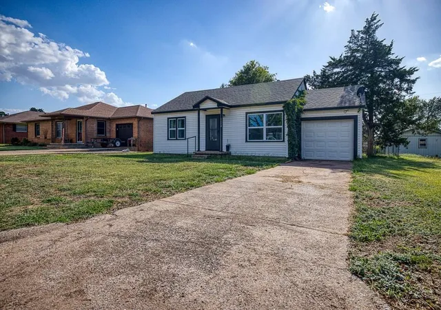 1st image of 1114 S 11th St, Kingfisher, OK 73750 | MLS# 1239754