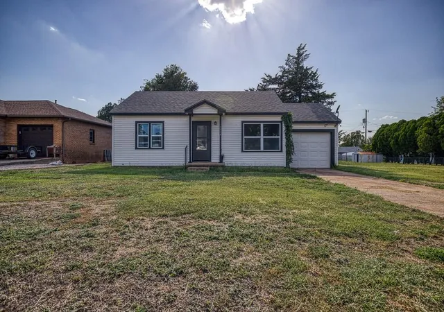 2nd image of 1114 S 11th St, Kingfisher, OK 73750 | MLS# 1239754
