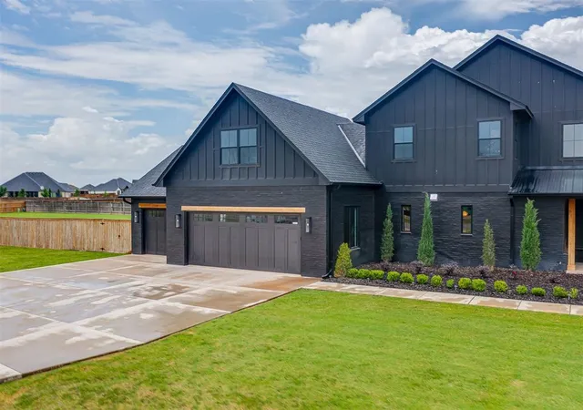 Photo 3 of Single family home for sale at 2160 Nw 225th Street, Edmond, OK 73025 | MLS# 1239761 | Listing updated on 2026-09-29