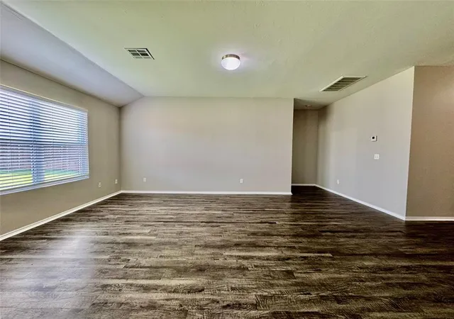 3rd image of 5303 Nicole Dr, Tuttle, OK 73089 | MLS# 1239768