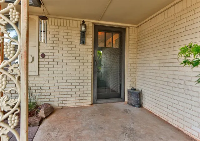 Photo 4 of Sale Pending at 2321 Ashwood Ln, Norman, OK 73071 | MLS# 1239779 | Listing updated on 2026-08-21