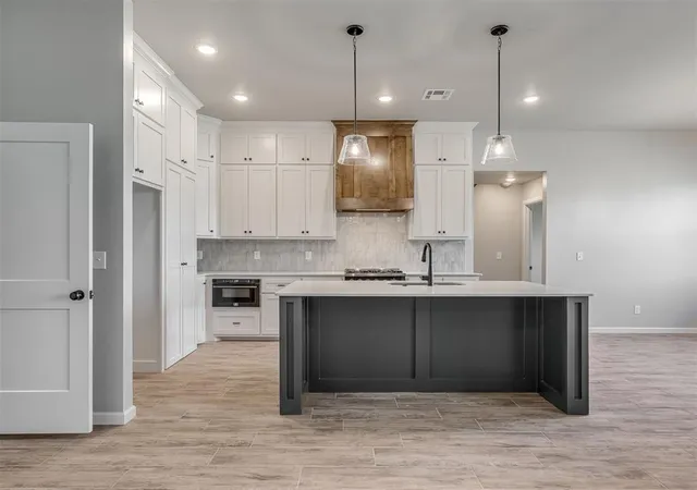 4th image of 4901 Misty Wood Ln, Mustang, OK 73064 | MLS# 1239800