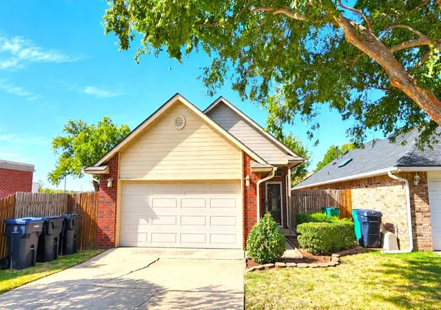 Single family home for sale at 13821 Pawnee Dr, Edmond, OK 73013 | MLS# 1239821