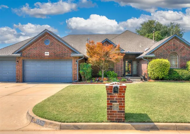 2nd image of 6508 Nw 111th St, Oklahoma City, OK 73162 | MLS# 1239853