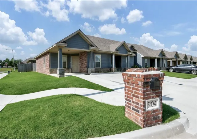 1st image of 904 Sw 91st St, Oklahoma City, OK 73139 | MLS# 1239856