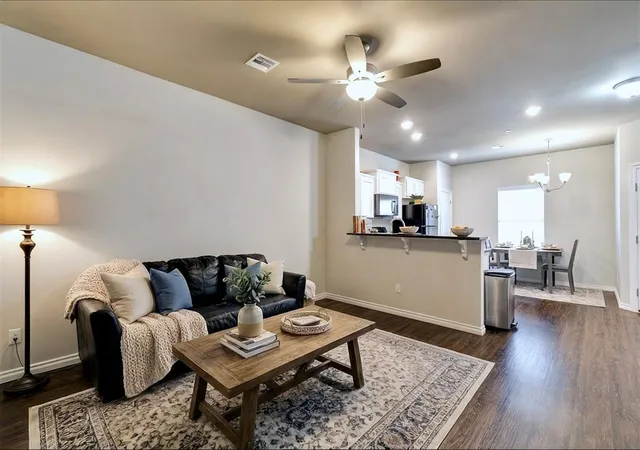 3rd image of 904 Sw 91St St, Oklahoma City, OK 73139 | MLS# 1239856