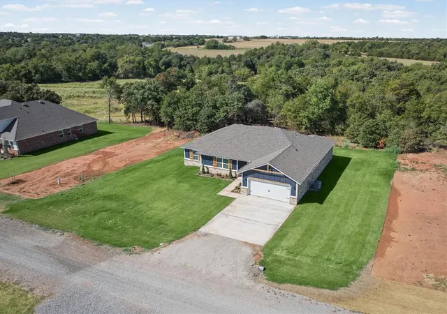 Photo 2 of Single family home for sale at 464 Cumberland Dr, Guthrie, OK 73044 | MLS# 1239857 | Listing updated on 2026-09-23