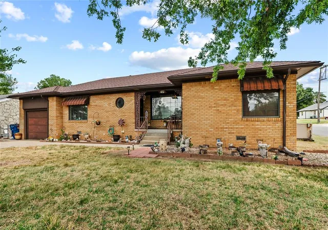 2nd image of 729 S Reno Ave, El Reno, OK 73036 | MLS# 1239865