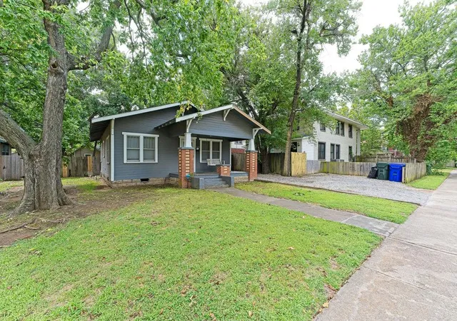 2nd image of 310 Castro St, Norman, OK 73069 | MLS# 1239872