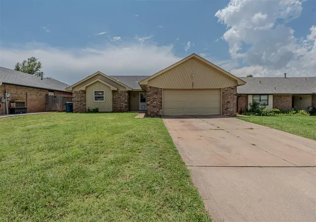 Photo 2 of Sale Pending at 521 Gray Fox Run, Edmond, OK 73003 | MLS# 1239875 | Listing updated on 2026-08-11