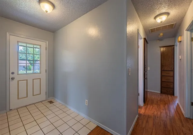 Photo 4 of Sale Pending at 521 Gray Fox Run, Edmond, OK 73003 | MLS# 1239875 | Listing updated on 2026-08-11