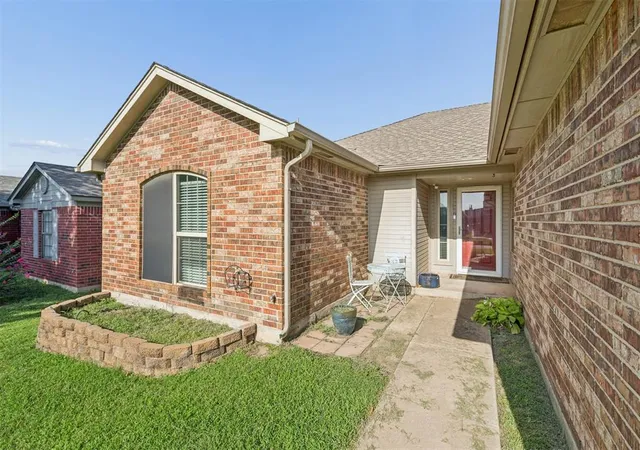 2nd image of 309 Bradgate Dr, Yukon, OK 73099 | MLS# 1239880