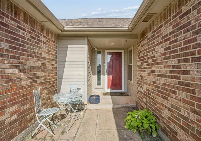 3rd image of 309 Bradgate Dr, Yukon, OK 73099 | MLS# 1239880