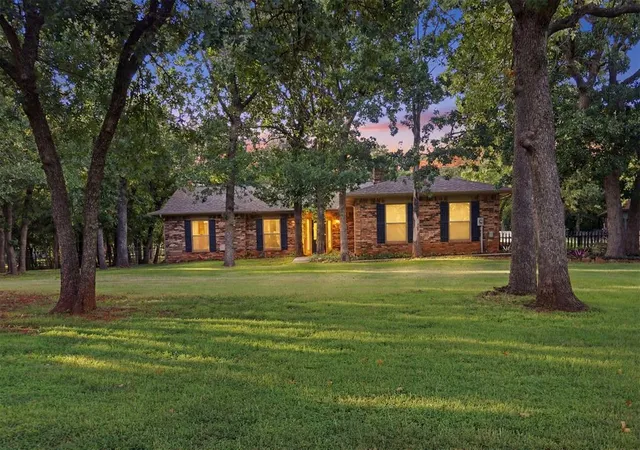 image of 3620 W Charter Oak Rd, Edmond, OK 73034 | MLS# 1239884