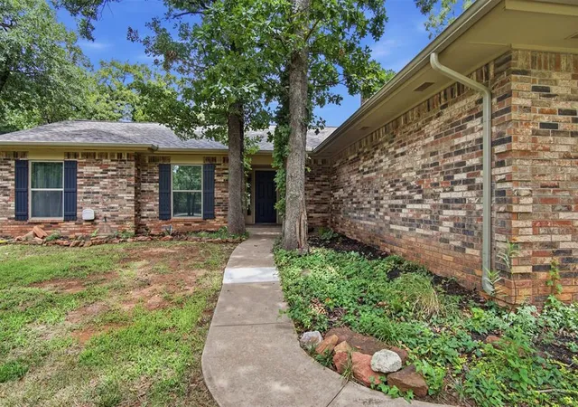 image of 3620 W Charter Oak Rd, Edmond, OK 73034 | MLS# 1239884