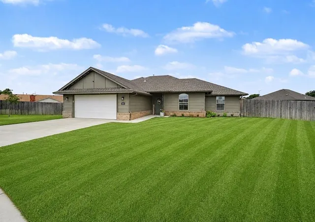 Photo 1 of Sale Pending at 1009 Avalon Ct, Altus, OK 73521 | MLS# 1239889 | Listing updated on 2026-09-04