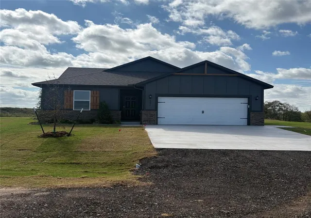 Single family home for sale at 8276 Sideoats Trl, El Reno, OK 73036 | MLS# 1239905