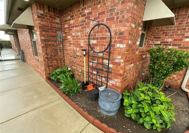 Photo 3 of Sale Pending at 9208 Roadrunner Ave, Oklahoma City, OK 73139 | MLS# 1239906 | Listing updated on 2026-09-20