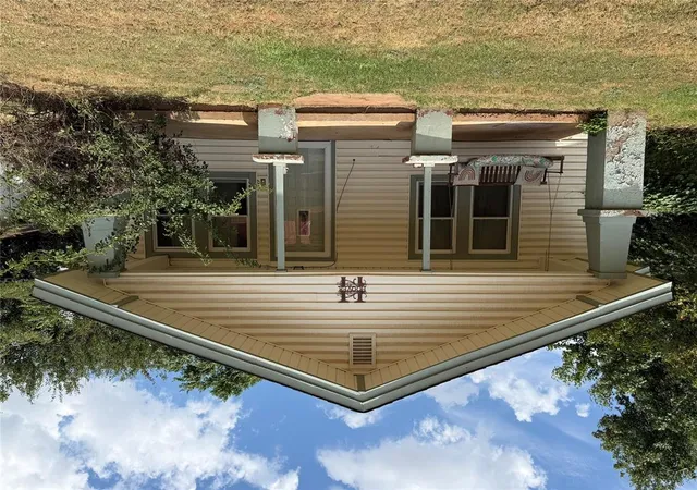 2nd image of 101 Nw 7th St, Tuttle, OK 73089 | MLS# 1239907