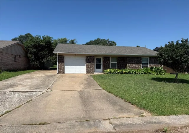 2nd image of 304 Liza Ln, Tecumseh, OK 74873 | MLS# 1239915