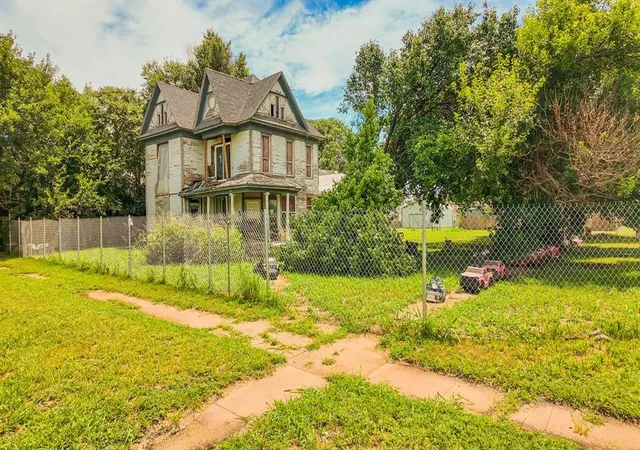 1st image of 602 E Broadway St, Anadarko, OK 73005 | MLS# 1239917