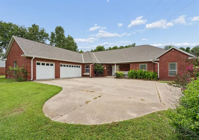 Photo 3 of Single family home for sale at 13200 Se 71st Terrace, Oklahoma City, OK 73150 | MLS# 1239919 | Listing updated on 2026-09-03