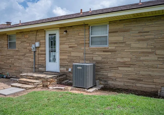 40th image of 202 E Park St, Mc Loud, OK 74851 | MLS# 1239940