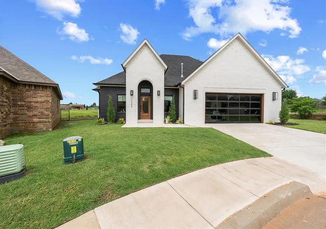 2nd image of 1304 Katelyn Ct, Yukon, OK 73099 | MLS# 1239953