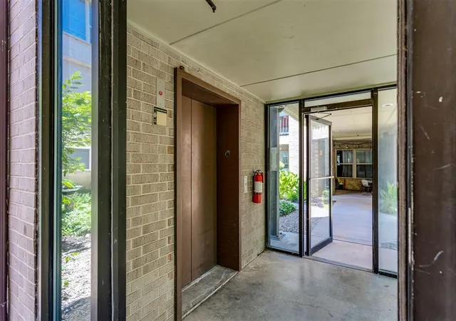 Listing Photo 4 - Condo for sale in building located at 600 NW 4th St, Oklahoma, OK 73102 - Unit #213N