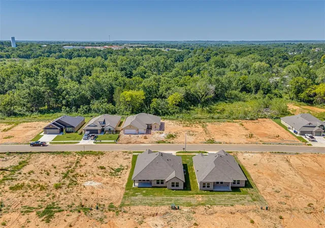 32nd image of 1113 Wisteria Wy, Noble, OK 73068 | MLS# 1239965