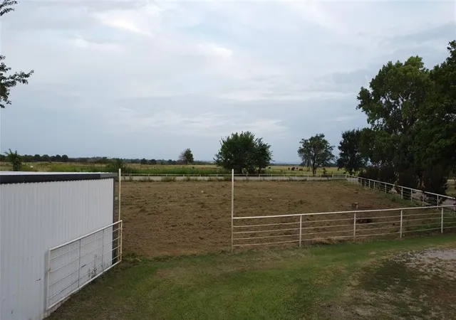 2nd image of 31171 W Airline Rd, Pauls Valley, OK 73075 | MLS# 1239990