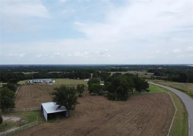 Photo 3 of Sale Pending at 31171 W Airline Rd, Pauls Valley, OK 73075 | MLS# 1239990 | Listing updated on 2026-07-22