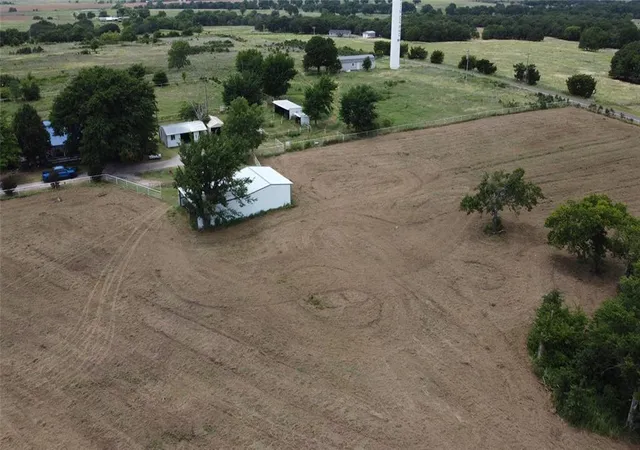 Photo 3 of Sale Pending at 31171 W Airline Rd, Pauls Valley, OK 73075 | MLS# 1239990 | Listing updated on 2026-07-22