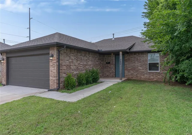 Photo 2 of Single family home for sale at 940 Ne 30th Street, Oklahoma City, OK 73105 | MLS# 1239993 | Listing updated on 2026-09-02