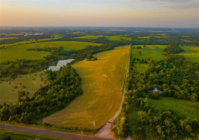 2nd image of 2564 Summit Lake Cir, Washington, OK 73093 | MLS# 1240006