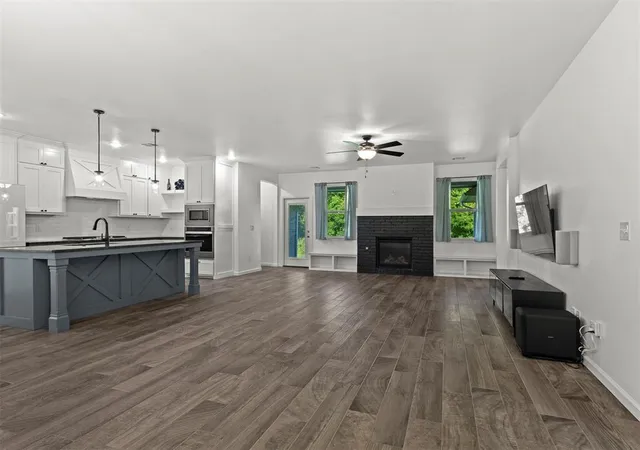 4th image of 2429 Creekview Dr, Moore, OK 73160 | MLS# 1240013