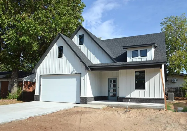Photo 3 of Single family home for sale at 2909 Nimitz Blvd, Oklahoma City, OK 73112 | MLS# 1240021 | Listing updated on 2026-09-17