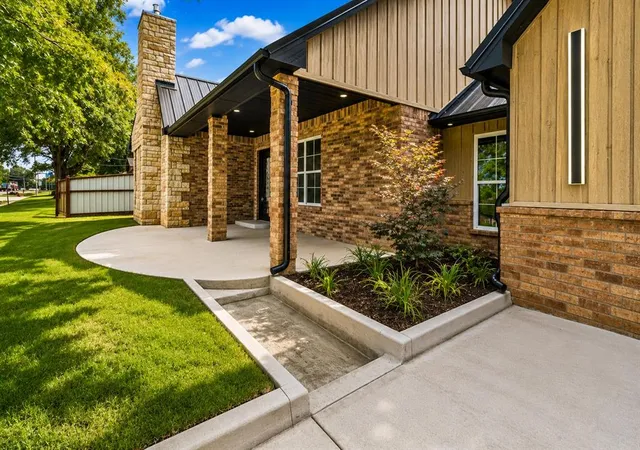 Photo 3 of Single family home for sale at 2925 N Choctaw Rd, Choctaw, OK 73020 | MLS# 1240022 | Listing updated on 2026-07-19