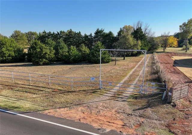 2nd image of 14950 W Wilshire Blvd, Yukon, OK 73099 | MLS# 1240025