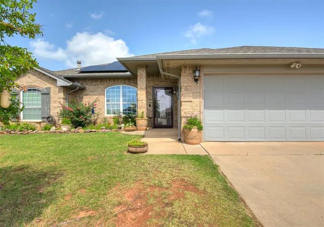 3rd image of 2108 Manderly Ct, Norman, OK 73026 | MLS# 1240043