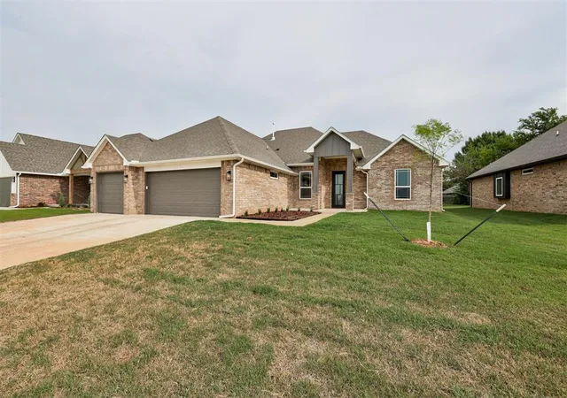 Photo 1 of Single family home for sale at 3014 Pescara Dr, Norman, OK 73071 | MLS# 1240052 | Listing updated on 2026-07-19