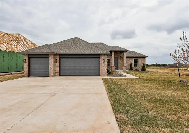 Photo 1 of Single family home for sale at 3014 Pescara Dr, Norman, OK 73071 | MLS# 1240052 | Listing updated on 2026-10-06