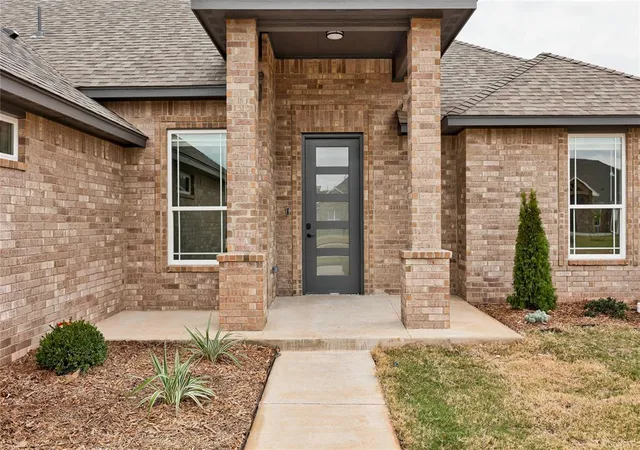 Photo 2 of Single family home for sale at 3014 Pescara Dr, Norman, OK 73071 | MLS# 1240052 | Listing updated on 2026-10-06