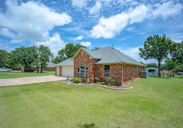 Photo 3 of Sale Pending at 1322 Houser Ln, Blanchard, OK 73010 | MLS# 1240062 | Listing updated on 2026-10-18