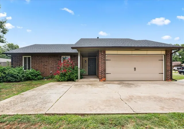1st image of 12337 Rockgate Dr, Yukon, OK 73099 | MLS# 1240074