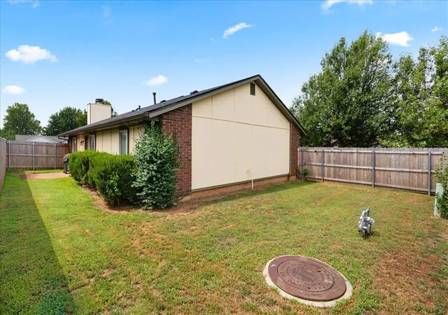 27th image of 12337 Rockgate Dr, Yukon, OK 73099 | MLS# 1240074